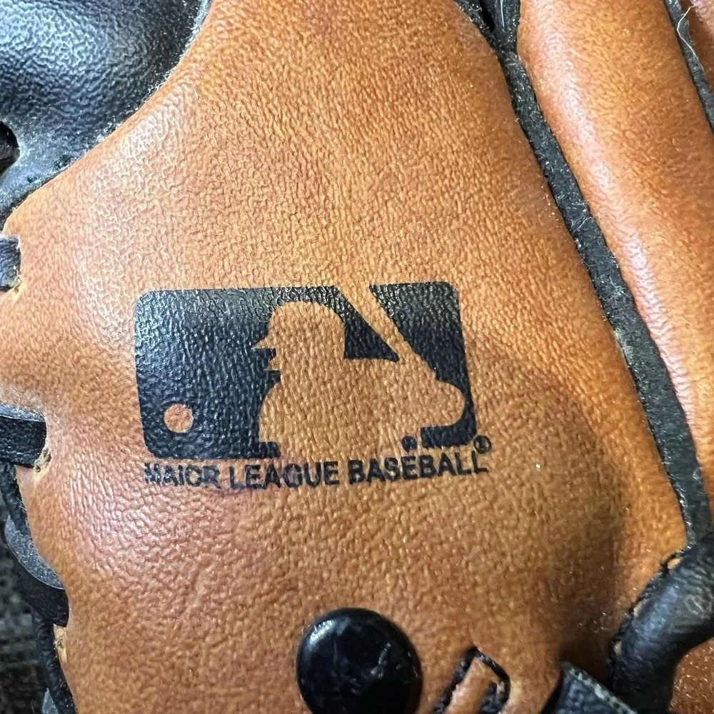 Wilson Youth Baseball Glove Barry Bonds 11